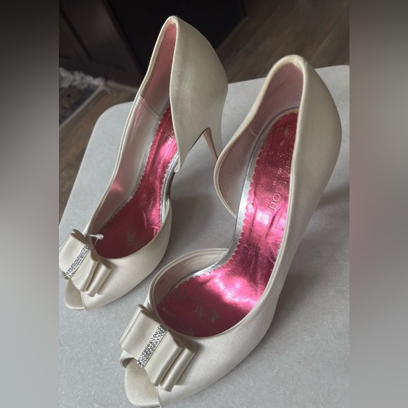 Filippa Scott Maggie bridal pumps, Size 8.5 Ivory color - Picture 1 of 9